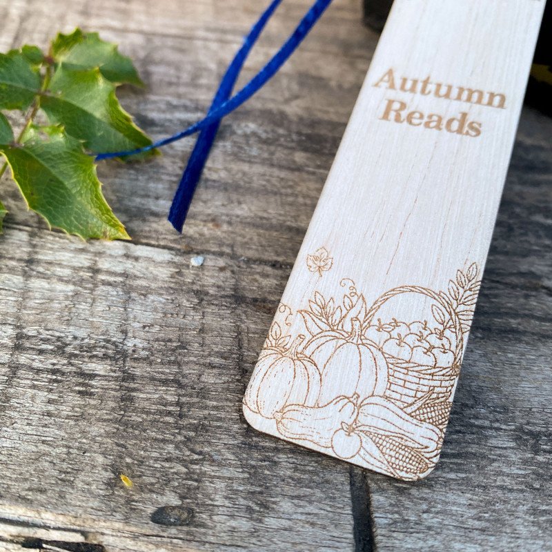 Дерев’яна закладка для книги «Autumn Reads» – осінній настрій, гравіювання з гарбузом і виноградом