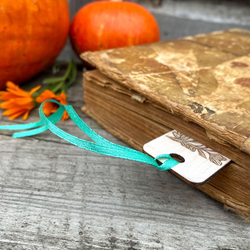 Дерев’яна закладка “Autumn Reads” | Осіння закладка з гравіюванням грибів та листя | Подарунок книголюбу