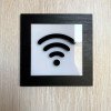Табличка Wi-Fi для кафе, готелю, офісу та квартири — фанера й чорний акрил, 100×100 мм