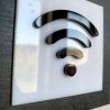 Табличка Wi-Fi для кафе, готелю, офісу та квартири — фанера й чорний акрил, 100×100 мм