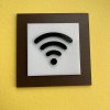 Вказівник Wi-Fi зона, сучасна квадратна табличка з об'ємним значком, акрил + фанера 100×100 мм