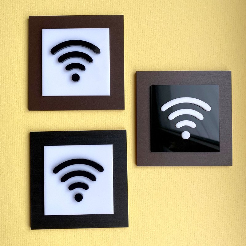 Вказівник Wi-Fi зона, елегантна чорна квадратна табличка з об'ємним білим значком, акрил + фанера, 100×100 мм