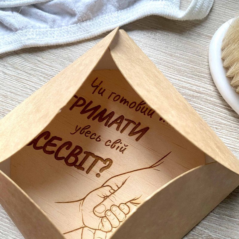 Кругла дерев’яна картка для фотосесії вагітності та немовлят