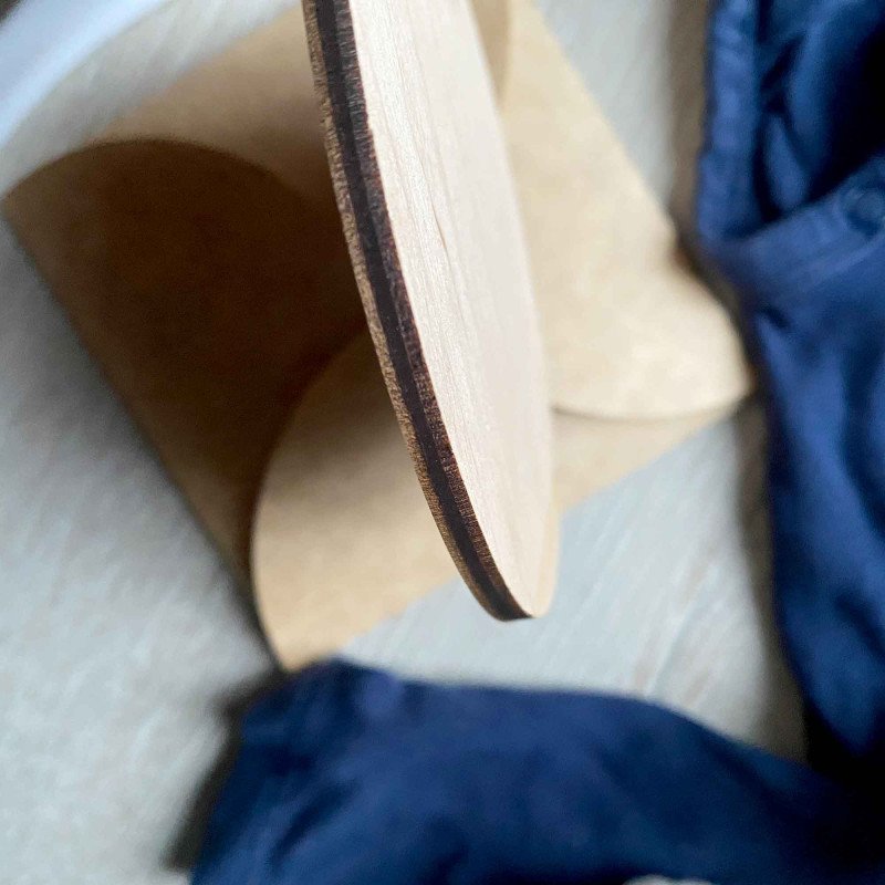 Кругла дерев’яна картка для фотосесії вагітності та немовлят