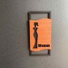 Дизайнерські таблички Man + Woman для туалету — чорна та горіхова фанера, 2 шт.