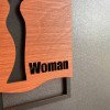 Дизайнерські таблички Man + Woman для туалету — чорна та горіхова фанера, 2 шт.