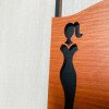 Дизайнерські таблички Man + Woman для туалету — чорна та горіхова фанера, 2 шт.