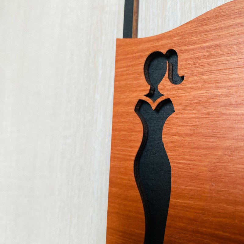 Дизайнерські таблички Man + Woman для туалету — чорна та горіхова фанера, 2 шт.