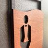 Дизайнерські таблички Man + Woman для туалету — чорна та горіхова фанера, 2 шт.