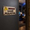 Дерев'яна табличка на двері в кімнату підлітка «Обережно Злий Підліток» 25х15 см | Прикольний декор інтер'єру